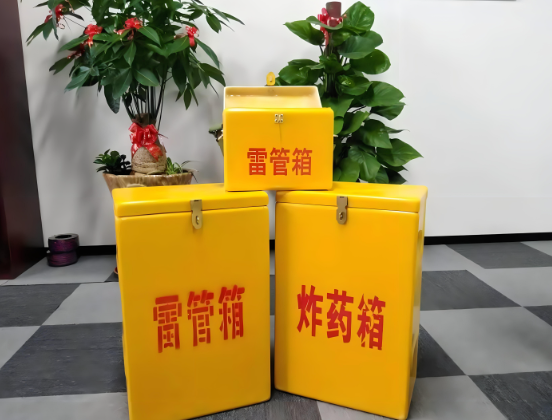 象州玻璃钢炸药箱与普通炸药箱有什么区别？
